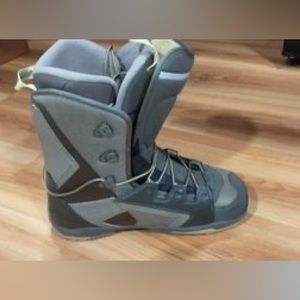 COPY - Men’s size 12 Solomon snowboard boots